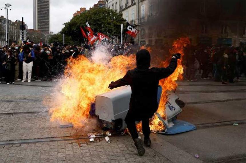 Crece el descontento en Francia en el noveno diacutea de protestas contra la reforma previsional