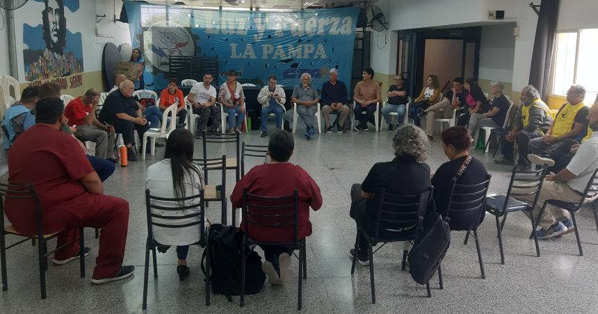 Charla debate en Luz y Fuerza La Pampa con los prescindidos de la dictadura