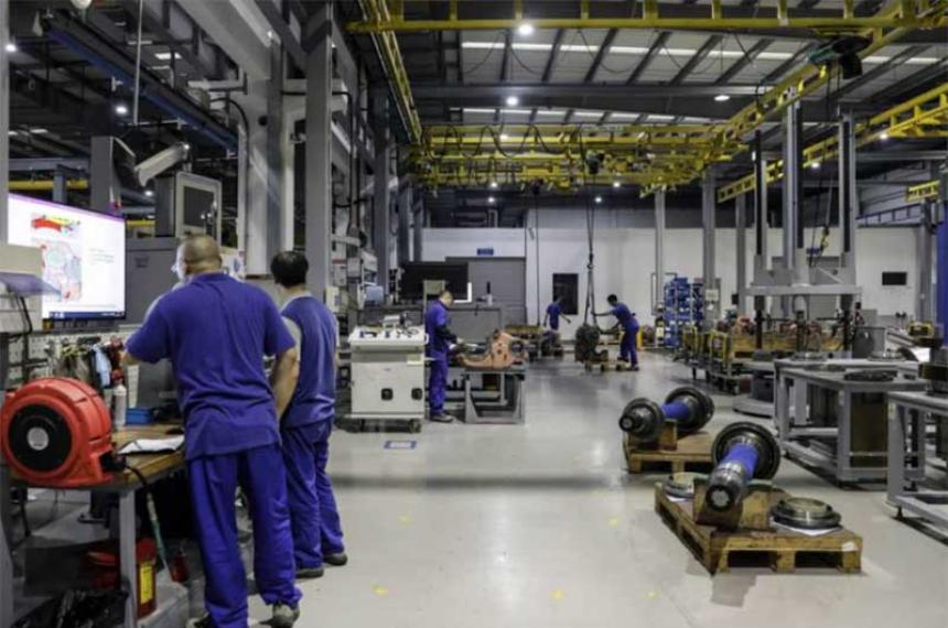 La actividad fabril se desaceleroacute en el arranque del antildeo pero resiste la produccioacuten automotriz