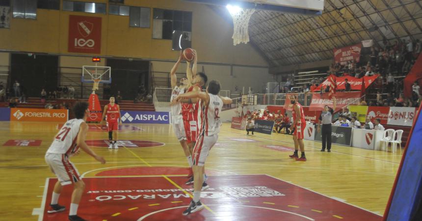 Independiente cayoacute como local ante Atenas de La Plata