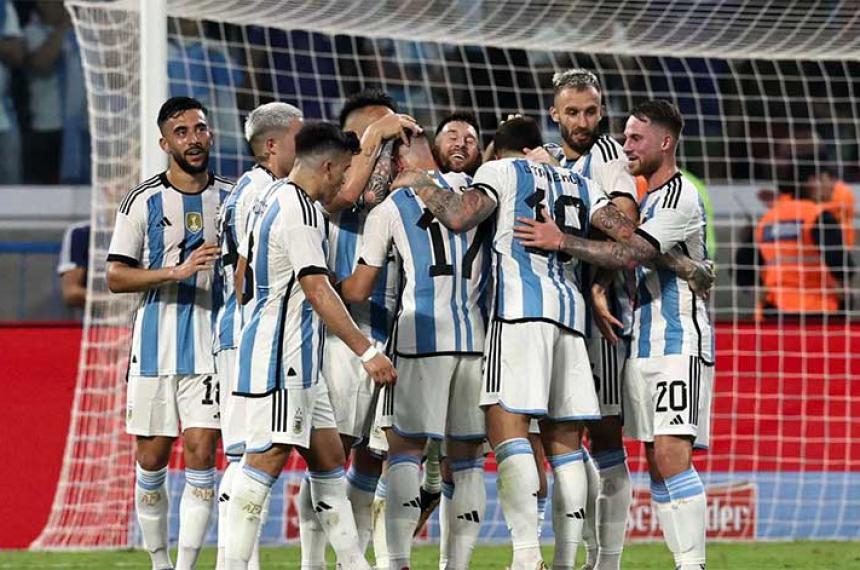 Con un hat-trick de Lionel Messi Argentina goleoacute 7-0 a Curazao en la fiesta de los campeones del mundo