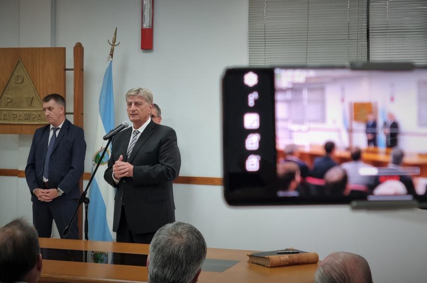 Guido Bisterfeld asumioacute como ministro de Hacienda y Finanzas 