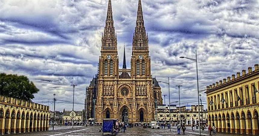 El turismo religioso en tiempos de conmemoracioacuten y de celebracioacuten en la Argentina