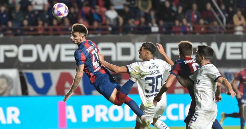 En un tenso partido empataron San Lorenzo y el Rojo