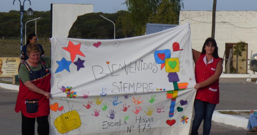 Doble festejo en Cuchillo Coacute la escuela y el pueblo cumplieron 124 antildeos