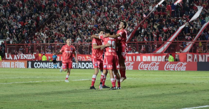 Argentinos levantoacute en el segundo tiempo y ganoacute en La Paternal