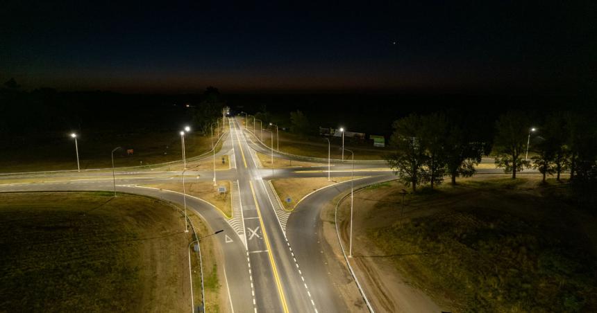 Seguridad vial- iluminan 6 cruces de rutas y pasos ferroviarios