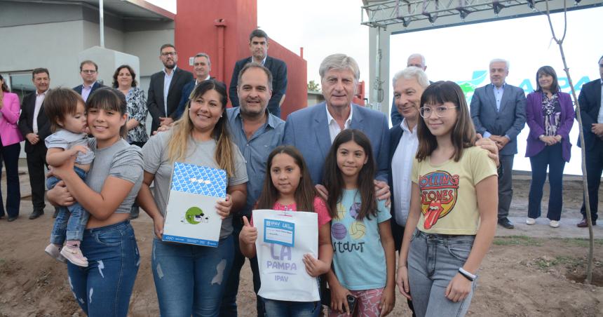 Zilliotto y el ministro Maggiotti entregaron 38 viviendas en Toay