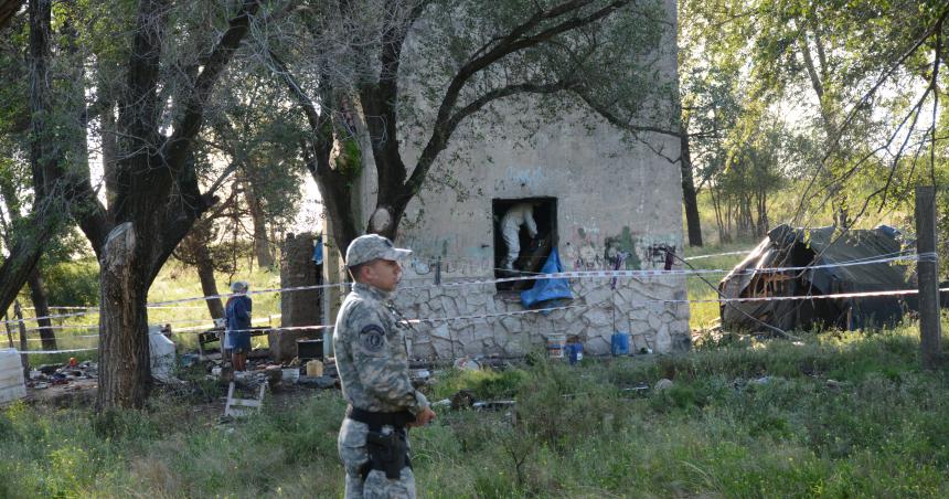 Encontraron un cuerpo que seriacutea el de Bazaacuten y hay  cinco detenidos