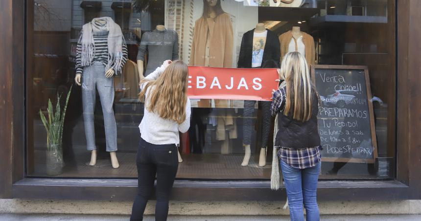 Las ventas minoristas pymes cayeron 01-en-porciento- en marzo y acumulan una baja del 04-en-porciento- en el primer trimestre seguacuten la CAME