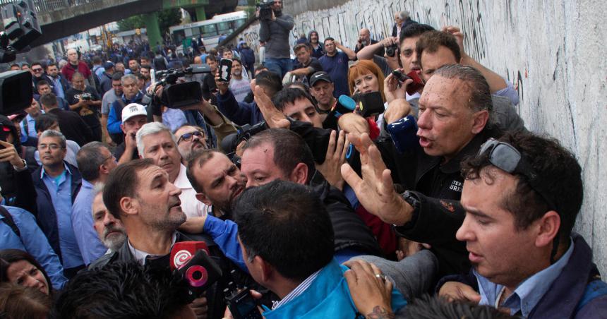 Berni dijo que lo agredioacute una patota y se comparoacute con Fernando Baacuteez Sosa