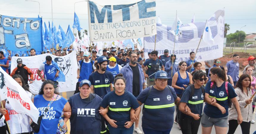 Piden esclarecimiento del crimen de Fabio Bazaacuten