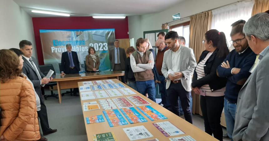 Oficializaron las boletas para el 14 de mayo- 925 cargos en disputa