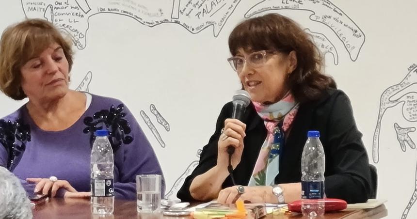 Presentaron Olga Orozco- la pampa al trasluz de Ana Silvia Galaacuten