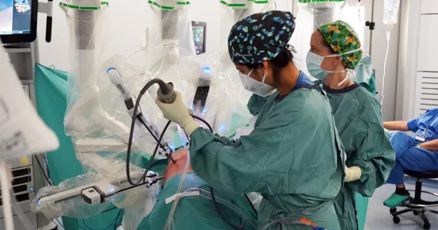 Hito de la ciencia- se realizoacute el primer trasplante pulmonar con un robot sin abrir el toacuterax