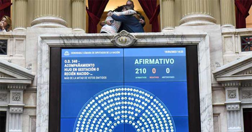 Es ley el acompantildeamiento a las familias de personas que reciben diagnoacutestico de trisomiacutea 21