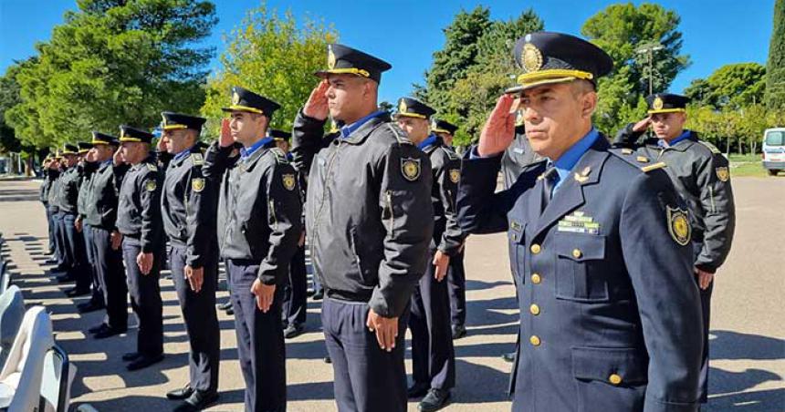 Se realizoacute un homenaje y reconocimiento al personal en el Diacutea Nacional de la Policiacutea