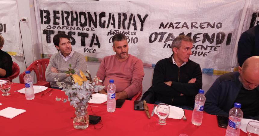 Behongaray acompantildeoacute la presentacioacuten de Otamendi en Quehueacute