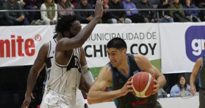 Racing volvioacute a golpear a Pico Football