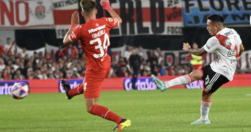 River le ganoacute bien a Independiente y se afirma en la cima