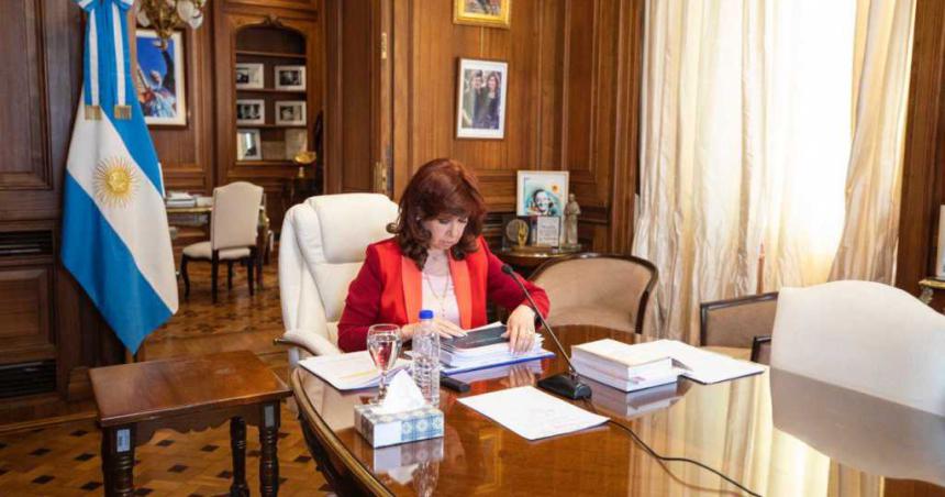 Cristina Kirchner apeloacute la condena a 6 antildeos de prisioacuten e inhabilitacioacuten perpetua por la Causa Vialidad