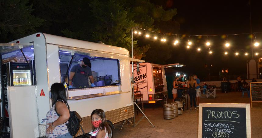 Quejas por el canon a los carritos de comidas