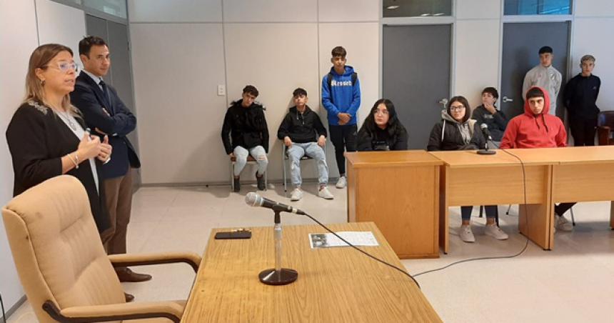 Dos jueces brindaron una charla a estudiantes de Castex