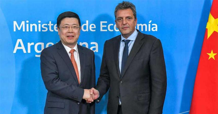 Argentina deja de pagar importaciones de China en doacutelares y pasa a yuanes