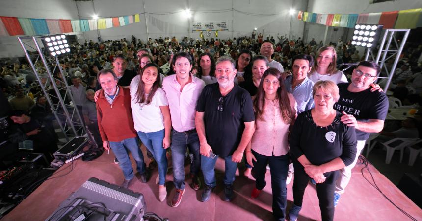 Berhongaray acompantildeoacute la presentacioacuten de Kenny en Victorica