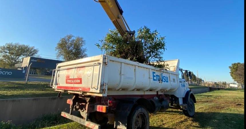 Limpiaron el canal sur de desaguumles pluviales de la ciudad