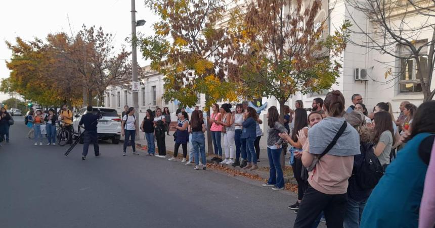 Docentes reclamaron en Educacioacuten por la violencia en los colegios