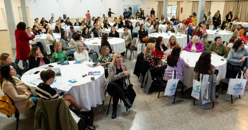 Maacutes de un centenar de pampeanas en la jornada Liderar en Produccioacuten