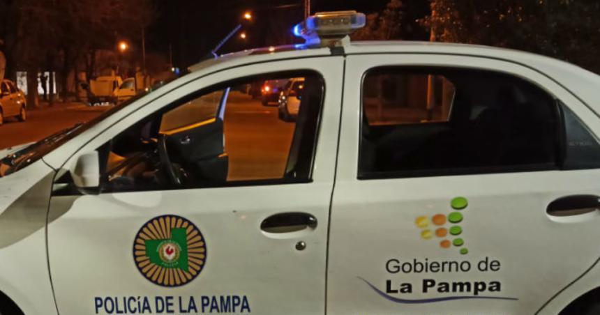 Discutioacute con su sobrina y le aplicoacute dos puntildealadas