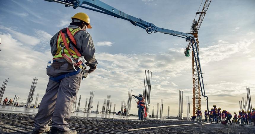 En febrero el empleo sumoacute 31 meses de alzas