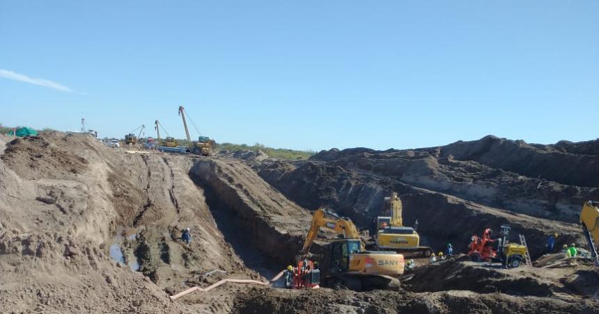 Concluyoacute el cruce del Gasoducto Neacutestor Kirchner bajo los riacuteos Colorado y Salado