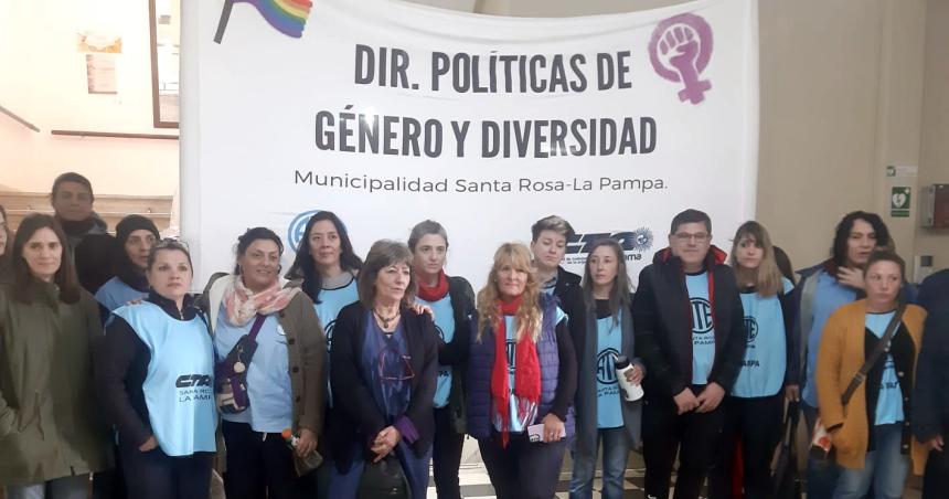 Trabajadoras de la Direccioacuten de Geacutenero retomaron los reclamos en la Municipalidad