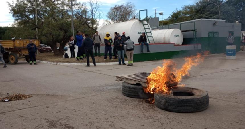 Municipales de Pico lanzan paro con condimento poliacutetico