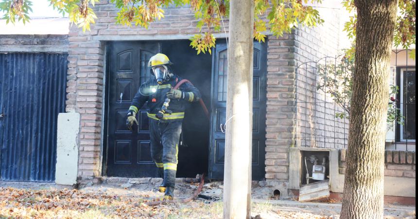 Bomberos de Santa Rosa controlaron un incendio