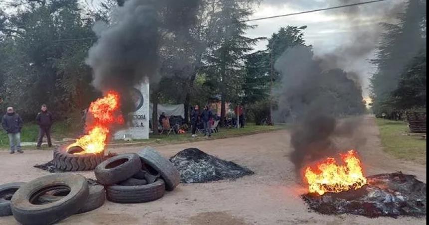 Sin solucioacuten en el conflicto salinero se extiende el paro
