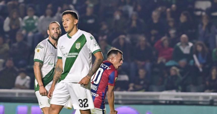 San Lorenzo le ganoacute a Banfield en el final y le sigue el paso a River
