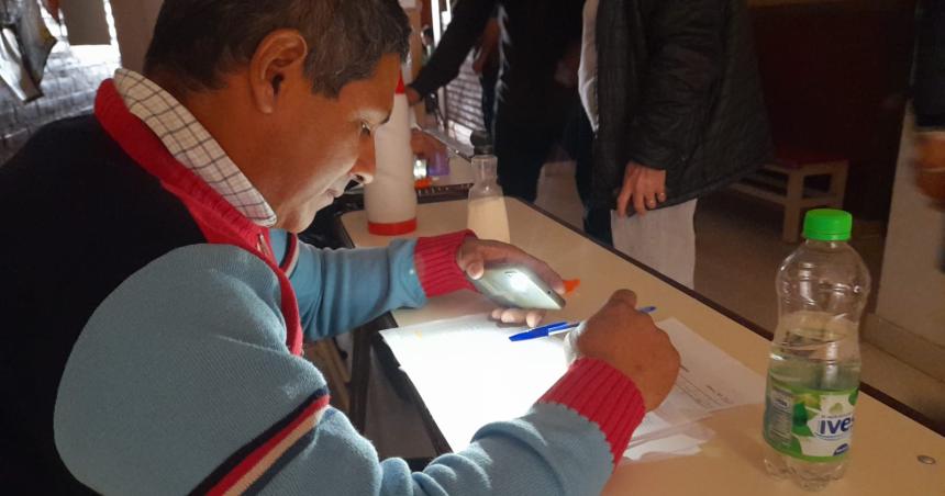 Ante la falta de luz celulares