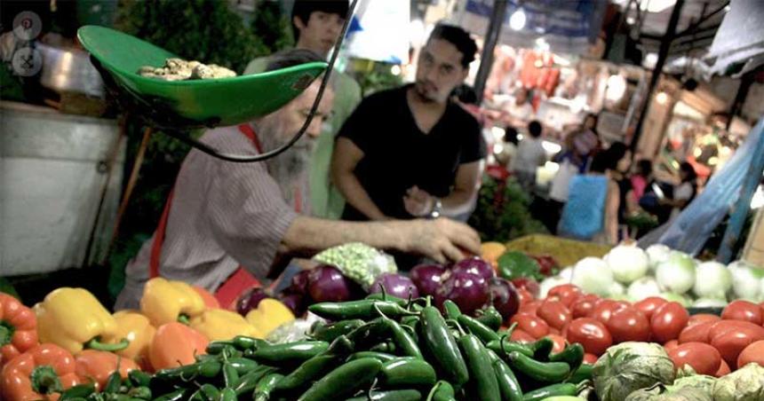 El costo de la canasta baacutesica alimentaria subioacute 73-en-porciento- en abril