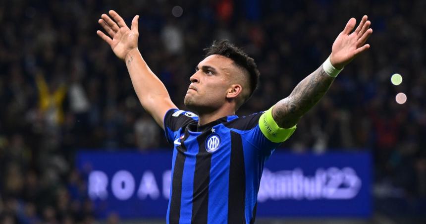 Inter eliminoacute a Milan con gol de Lautaro Martiacutenez