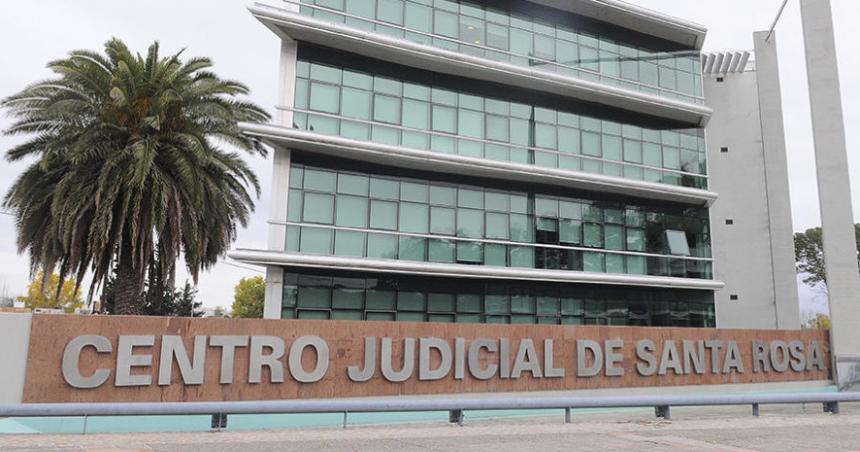 Abusoacute de dos hijastras y lo condenaron a 13 antildeos de prisioacuten