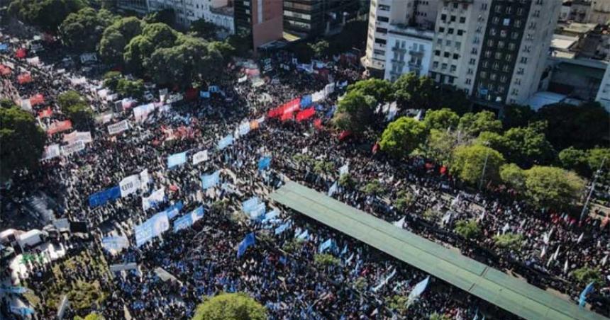 Agrupaciones piqueteras opositoras y oficialistas paralizaron el centro portentildeo