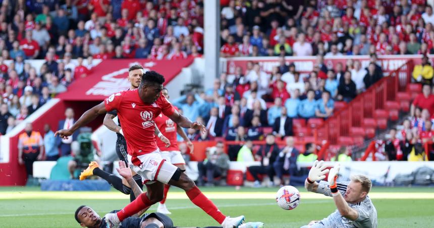 Por la derrota del Arsenal el City es otra vez campeoacuten de la Premier