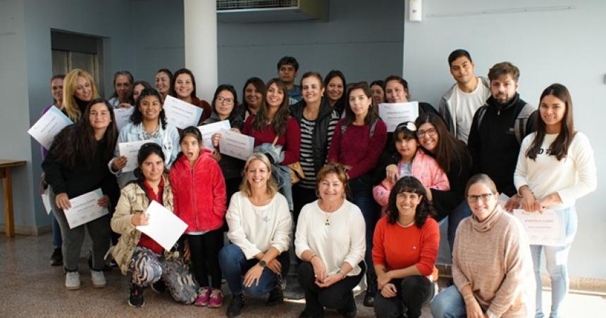 Entregaron certificados a 29 piquenses que culminaron el curso de atencioacuten al cliente