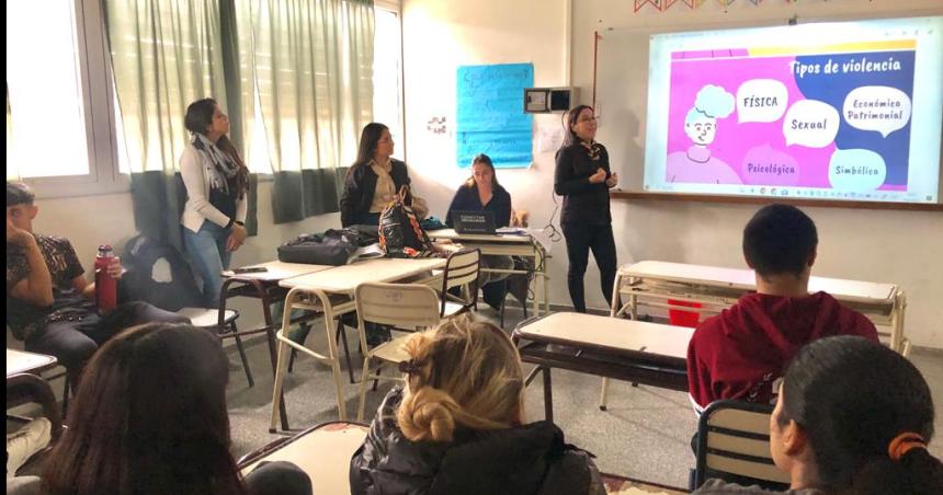 Brindaron charla sobre violencia en el noviazgo en un colegio de General Pico