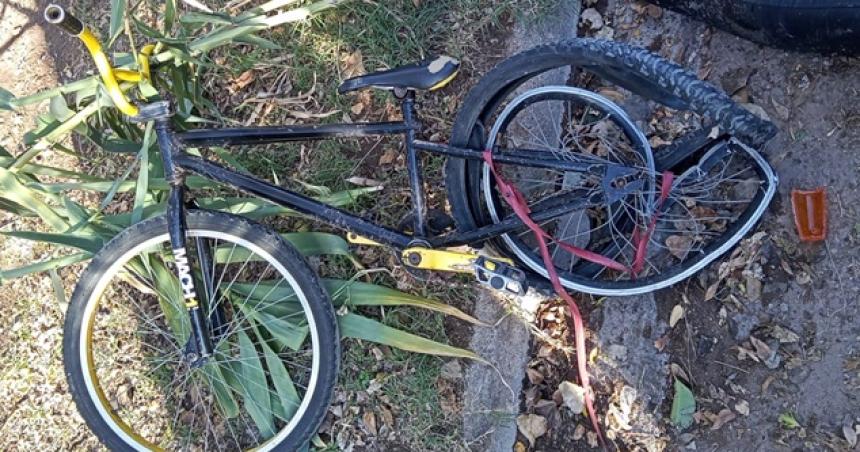 Triple choque- el ciclista sigue con respirador artificial