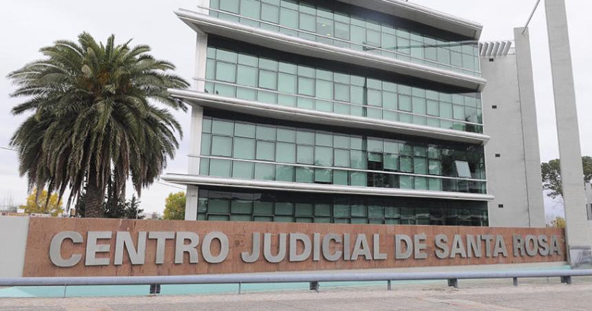 Condenaron a seis meses de prisioacuten a una mujer por maltrato infantil 